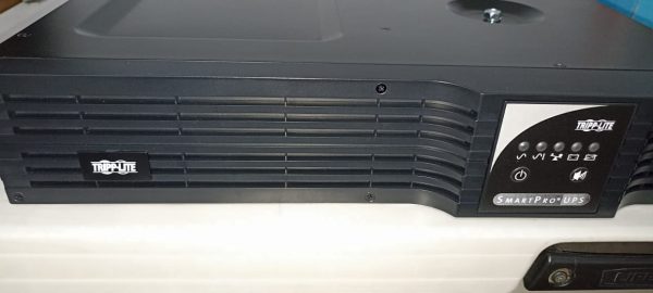 UPS  TRIPPLITE SMART3000RMXL2U SEMINUEVO