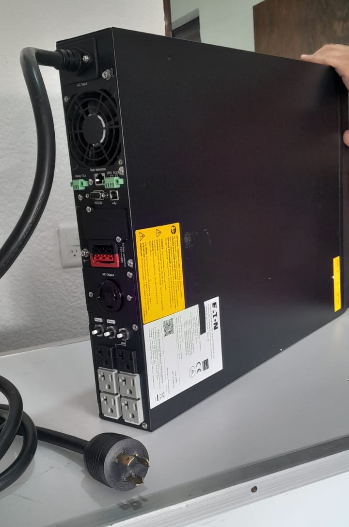 UPS TRIPPLITE SMART3000RMXL2U SEMINUEVO - Imagen 5