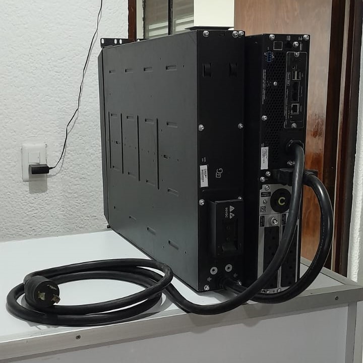 UPS APC SRT3000XLA - Imagen 4